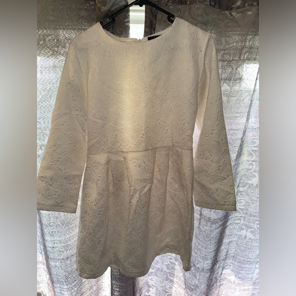 White dress - Picture 2 of 2